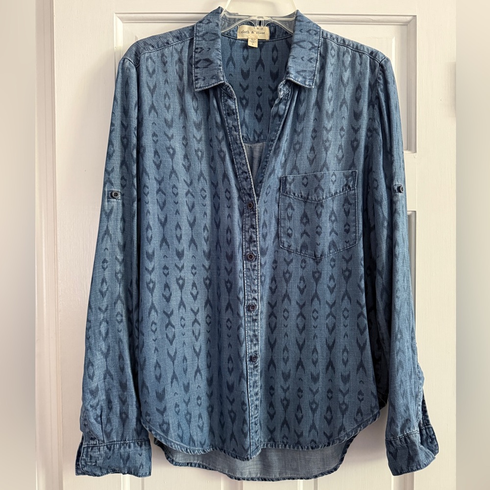 Women's Cloth & Stone Denim Print Long Sleeve, Button Down Shirt, Size L.